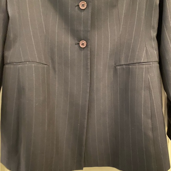 tahari blazer - Picture 2 of 3